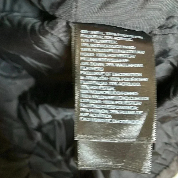 The  North Face all black down puffer hooded jacket - Picture 4 of 9